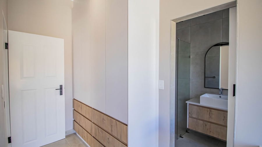 4 Bedroom Property for Sale in Country Club Western Cape